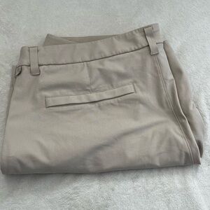 Lululemon Commission Classic Fit 7” Warpstreme Trench Shorts